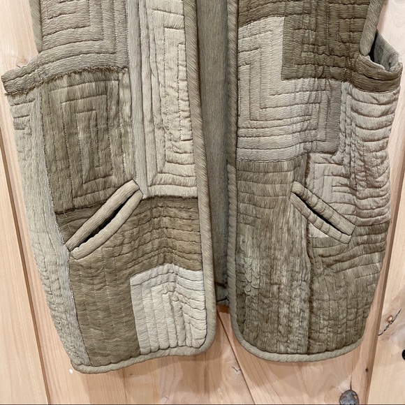 Kiss of the Wolf Quilt Silk Vest Sz M Wearable Art - Picture 3 of 12